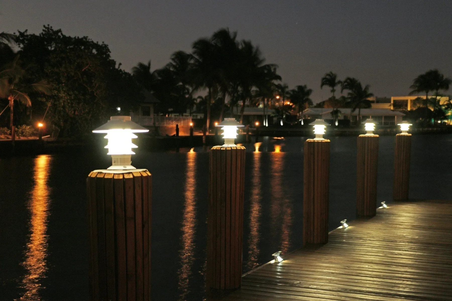 Lake Lite™ Solar Pagoda Lights