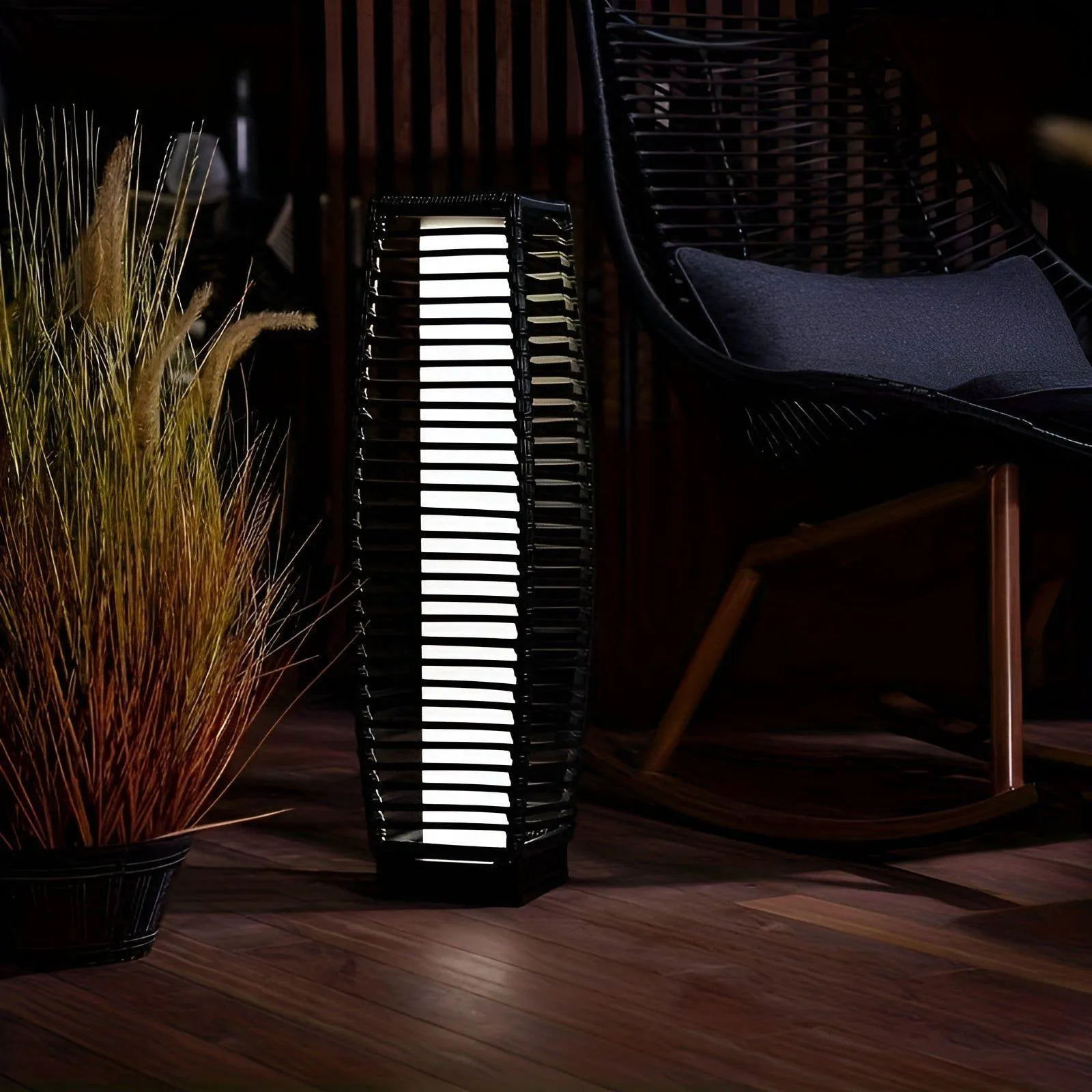 OutdoorShimmer Light - Vielseitige Solar-Außenbodenlampe